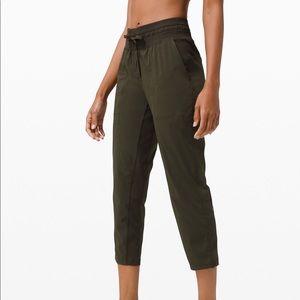 Lululemon dance studio crop 25”